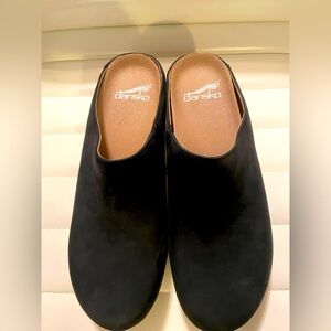 NEW - Dansko Women's Black Suede Mules
